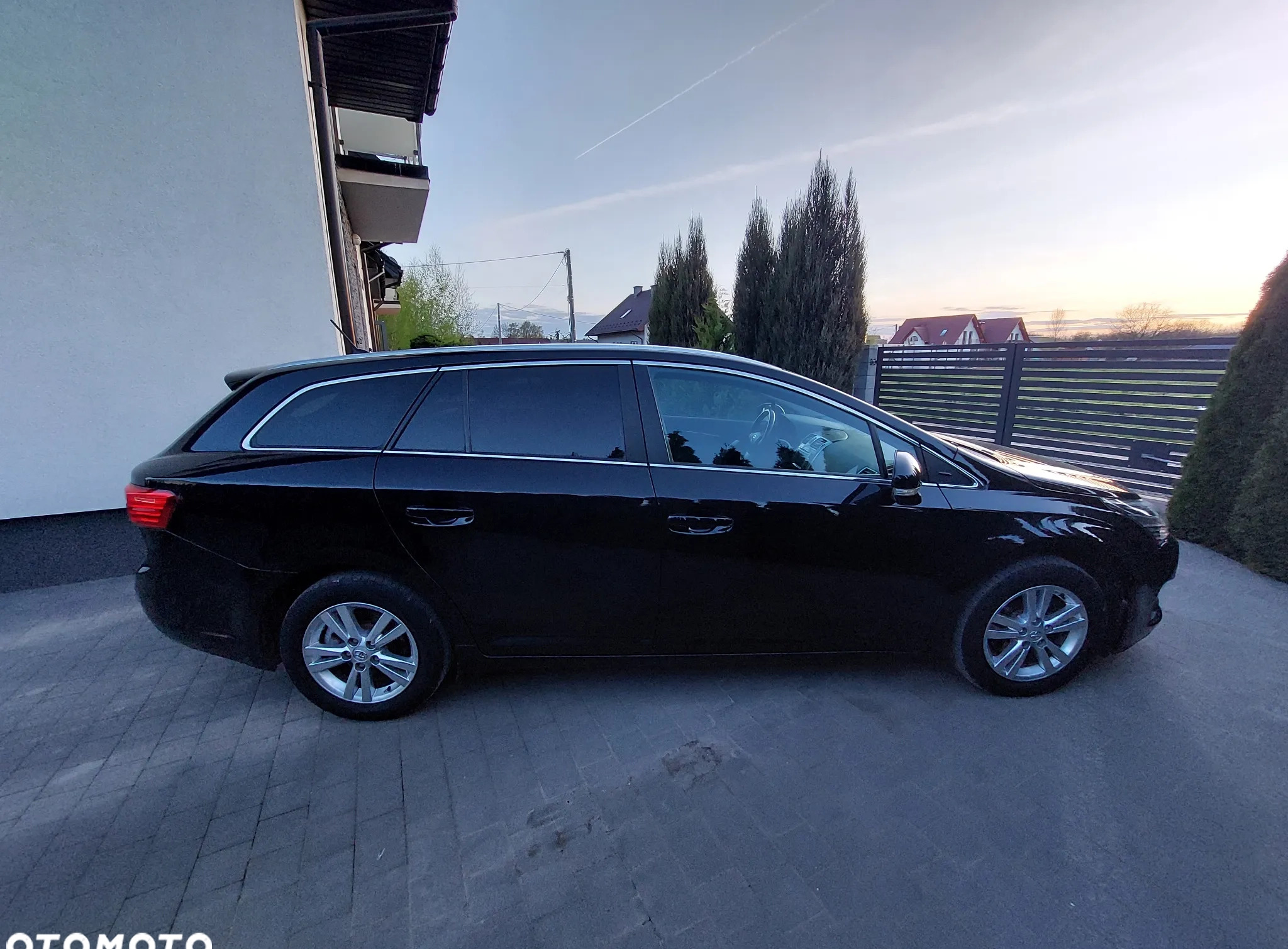 Toyota Avensis cena 43900 przebieg: 150000, rok produkcji 2012 z Kraków małe 254